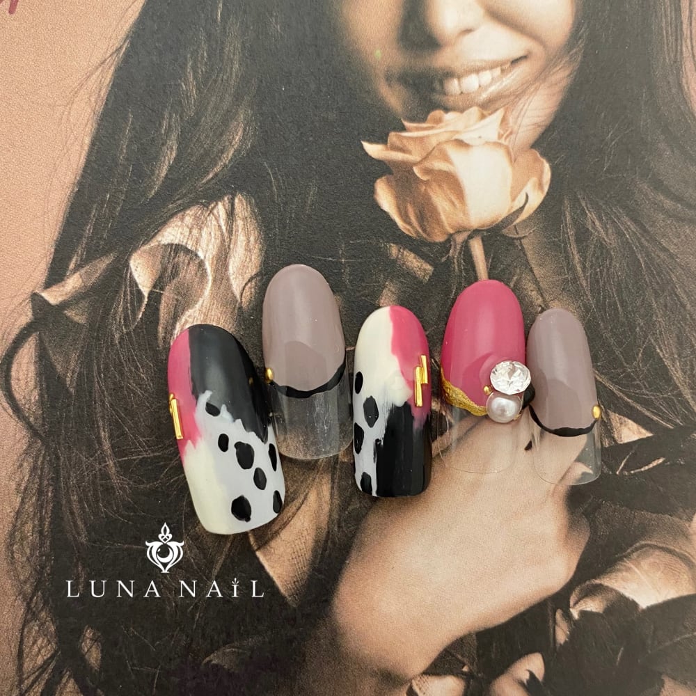 個性的ダルメシアン Luna Nail ルナネイル のネイルデザイン ネイル まつげサロンを予約するなら楽天ビューティ 個性的ダルメシアン Luna Nail ルナネイル のネイルデザイン ネイル まつげサロンを予約するなら楽天ビューティ