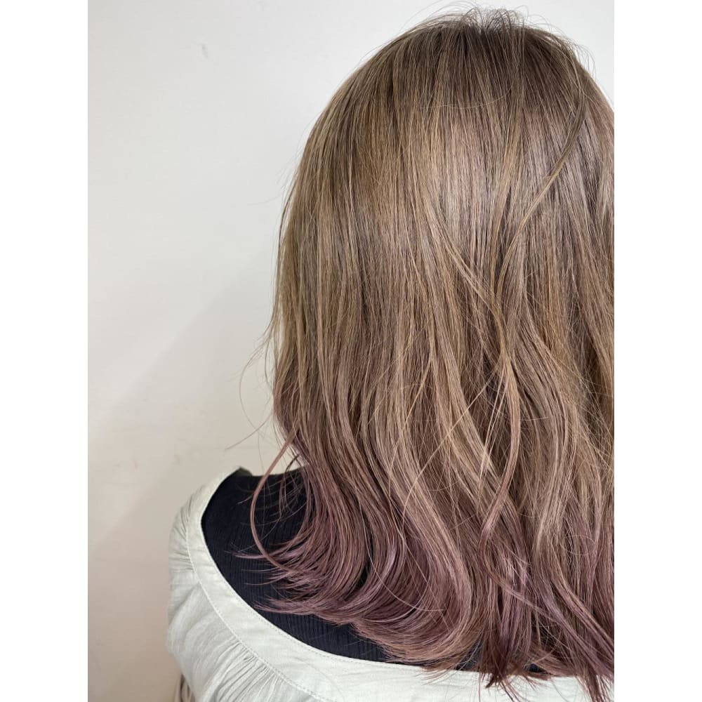 透明感カラーのスペシャリスト ベージュ テールピンク Laviere By R Evolut ラヴィエールバイレボルト のヘアスタイル 美容院 美容室を予約するなら楽天ビューティ