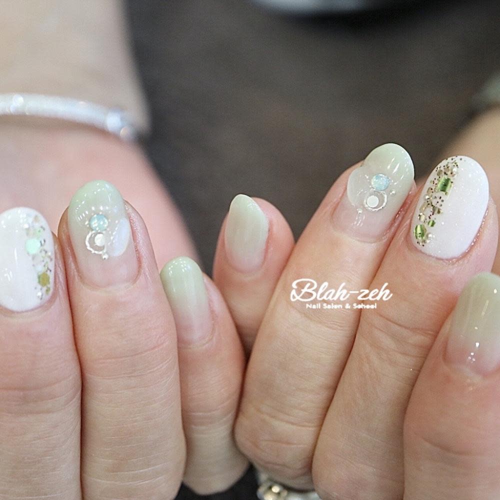 ピスタチオ カラグラデザイン Blah Zeh ブラゼ のネイルデザイン ネイル まつげサロンを予約するなら楽天ビューティ