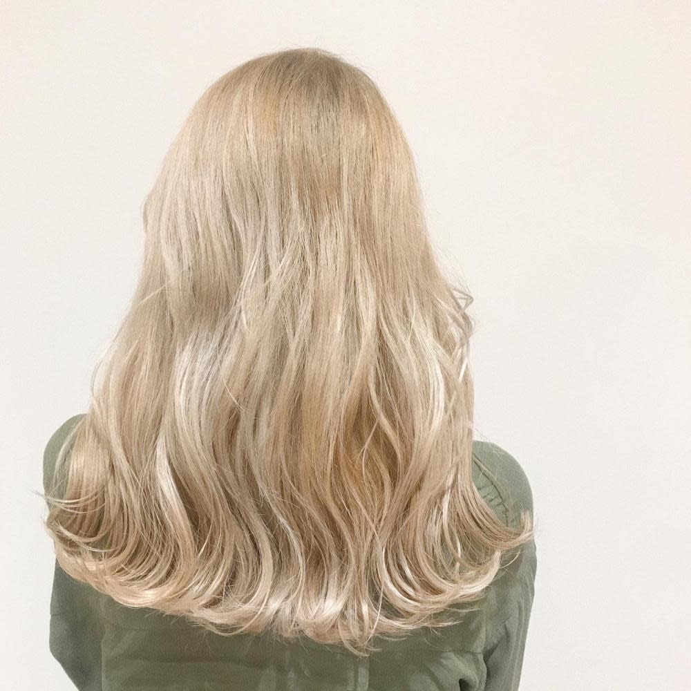 ハイトーンプラチナブロンド Otto Birth オットバース のヘアスタイル 美容院 美容室を予約するなら楽天ビューティ ハイトーンプラチナブロンド Otto Birth オットバース のヘアスタイル 美容院 美容室を予約するなら楽天ビューティ