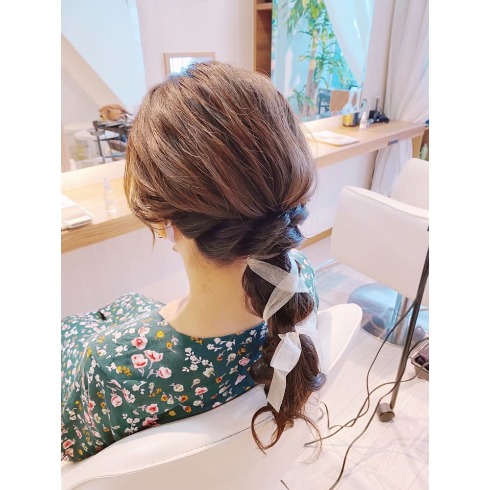 編み下ろしリボンアレンジ Lala Roomo Studio ララルーモスタジオ のヘアスタイル 美容院 美容室を予約するなら楽天ビューティ