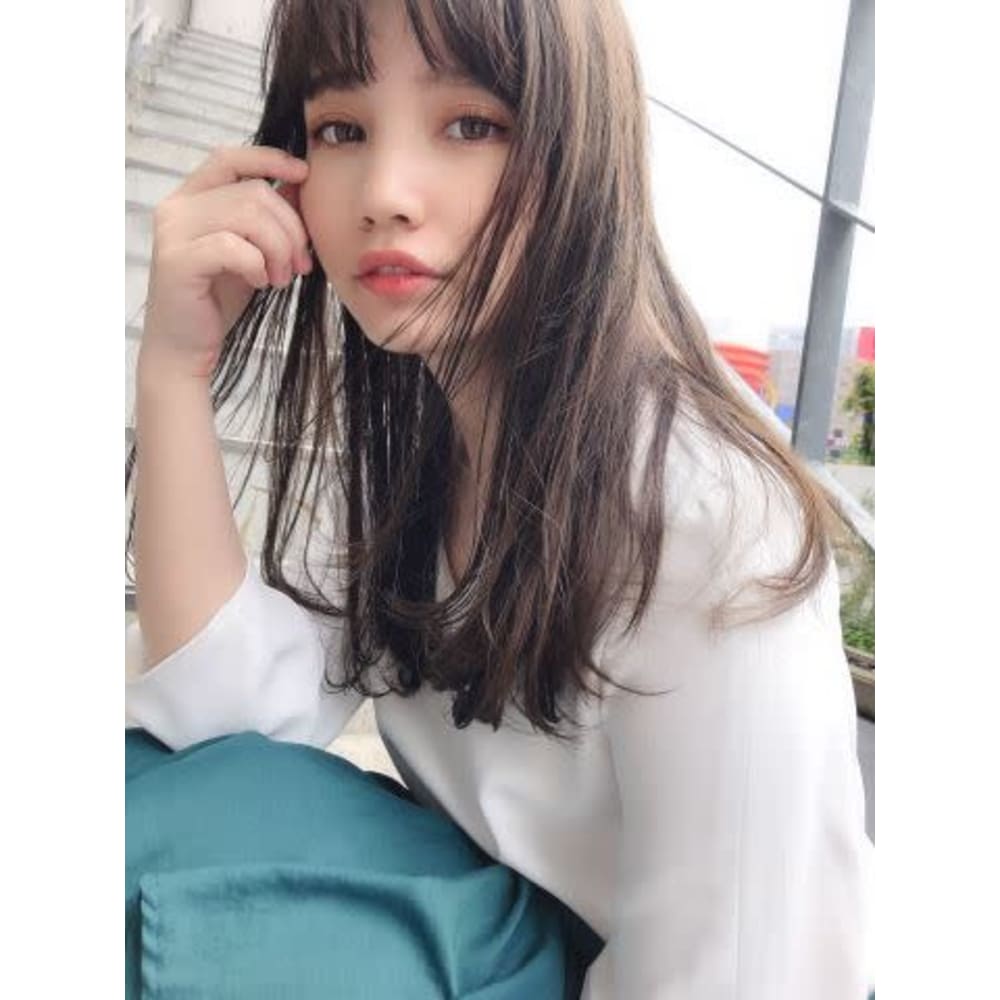 大人可愛いナチュラル ロング シースルーバング Seagreen シーグリーン のヘアスタイル 美容院 美容室を予約するなら楽天ビューティ