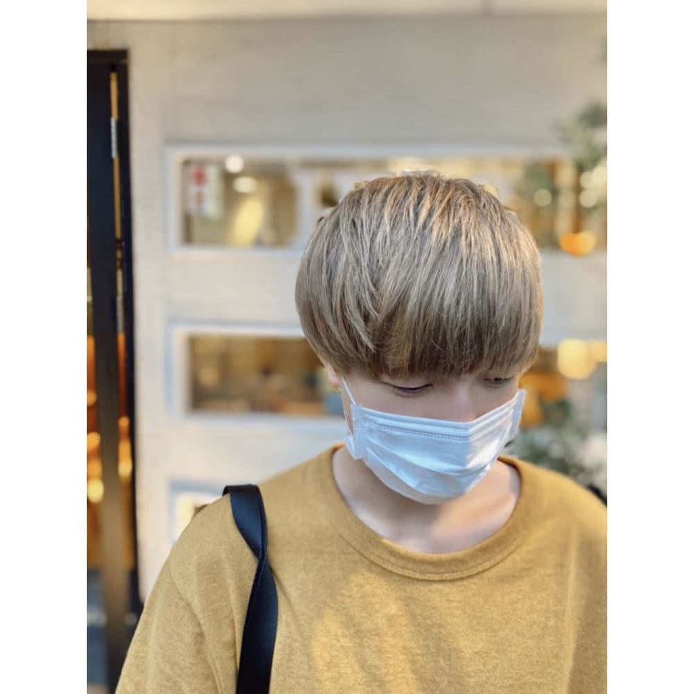 ブロンドベージュ メンズマッシュ Hug Lug ハグアンドラグ のヘアスタイル 美容院 美容室を予約するなら楽天ビューティ
