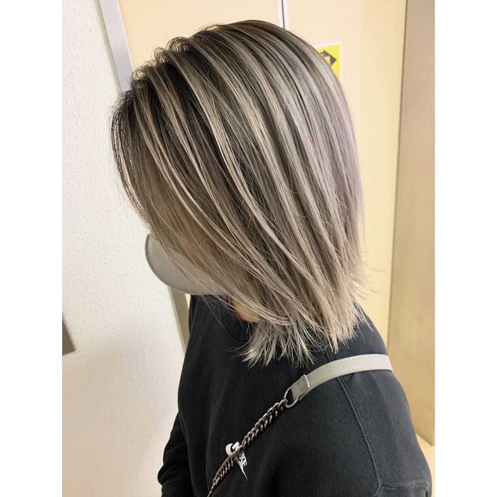 ブリーチカラー シャドールーツで創るパールベージュのロブ Di Ka Hair Sendai ディーカヘアーセンダイ のヘアスタイル 美容院 美容室を予約するなら楽天ビューティ