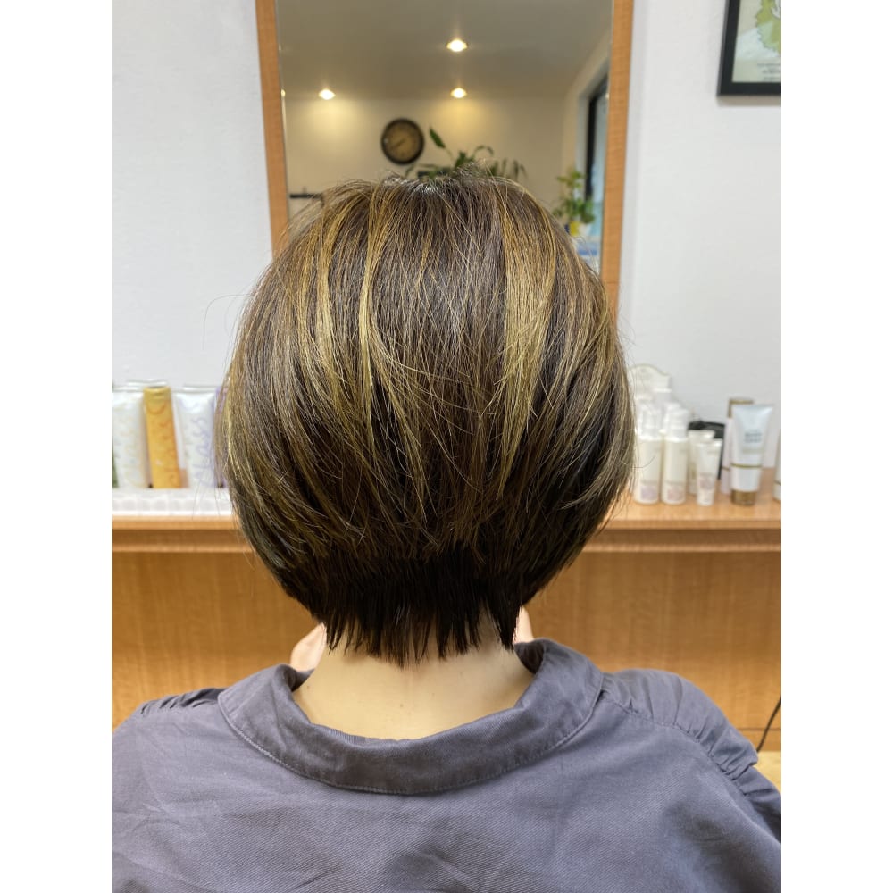 ハイライトカラーで動きと立体感 美容室ユー ビヨウシツユー のヘアスタイル 美容院 美容室を予約するなら楽天ビューティ