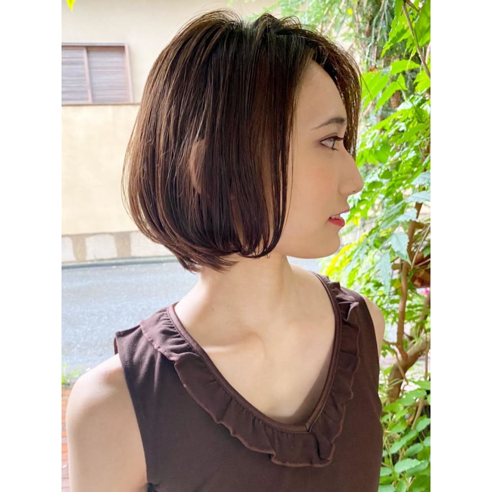 丸顔さんにも小顔見えショートボブ Natsuya ナツヤ のヘアスタイル 美容院 美容室を予約するなら楽天ビューティ