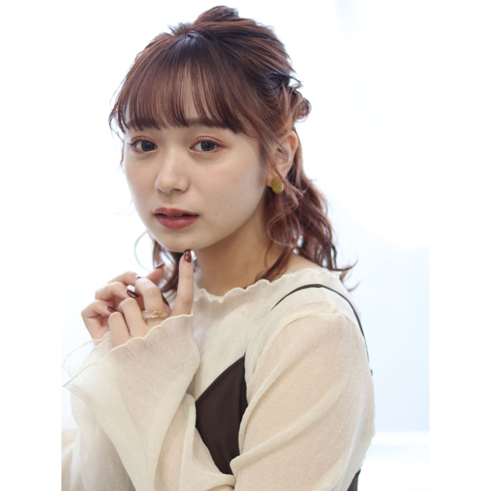 ミディアム ハーフアップ ヘアアレンジ Hair Resort Valentine ヘアリゾートバレンタイン のヘアスタイル 美容院 美容室を予約するなら楽天ビューティ