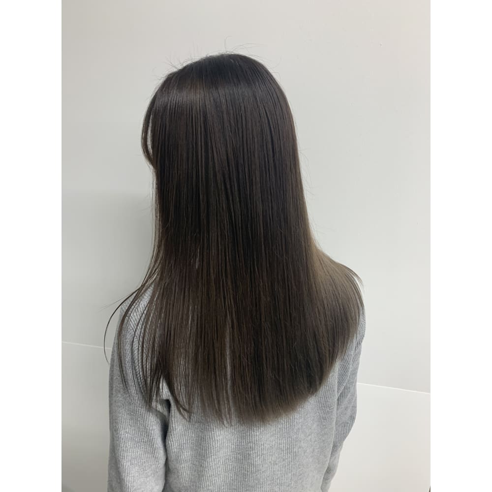 グレーアッシュハイライトグラデーション Amble Luxe By Alive アンブル リュクス バイ アライブ のヘアスタイル 美容院 美容室を予約するなら楽天ビューティ