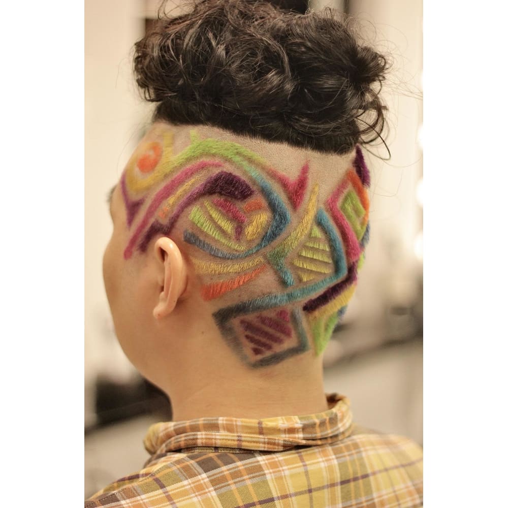 クレイジーヘアタトゥー レインボーアートカラー Assort Tokyo アソートトウキョウ のヘアスタイル 美容院 美容室を予約するなら楽天ビューティ