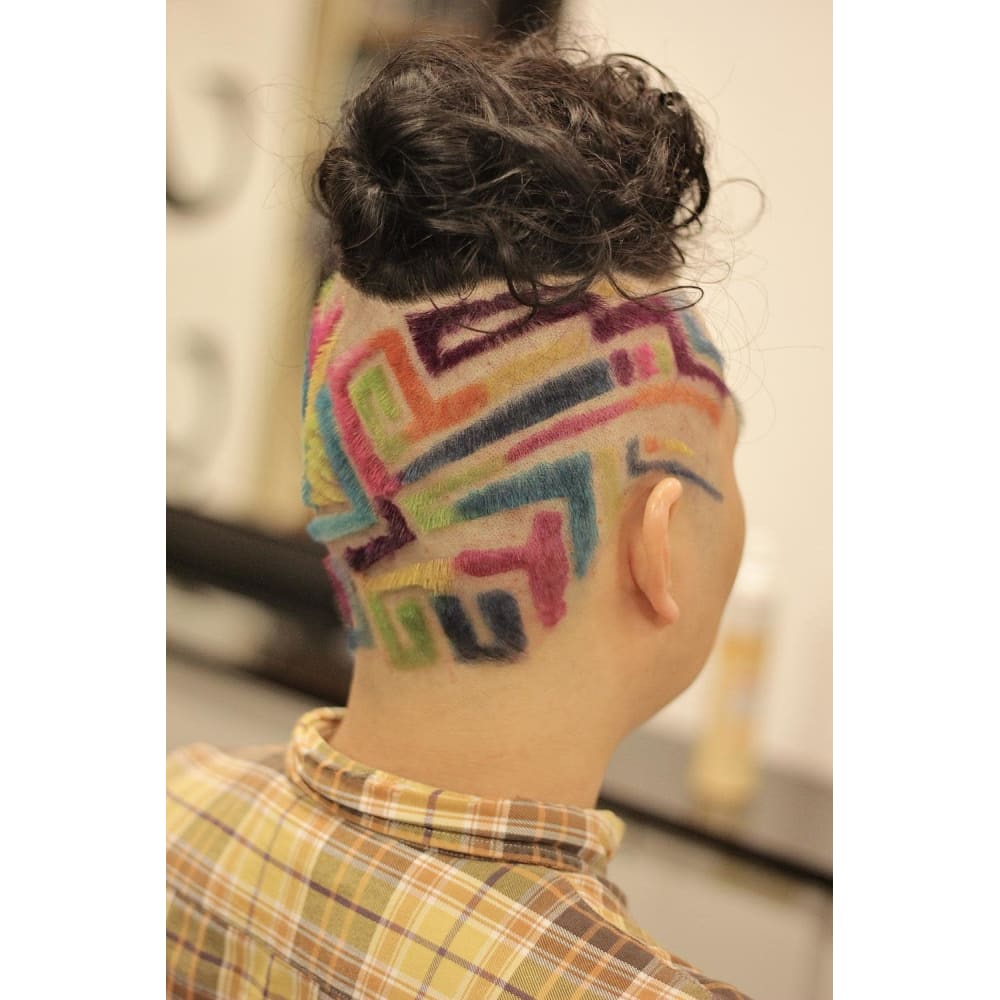 クレイジーヘアタトゥー レインボーアートカラー Assort Tokyo アソートトウキョウ のヘアスタイル 美容院 美容室を予約するなら楽天ビューティ