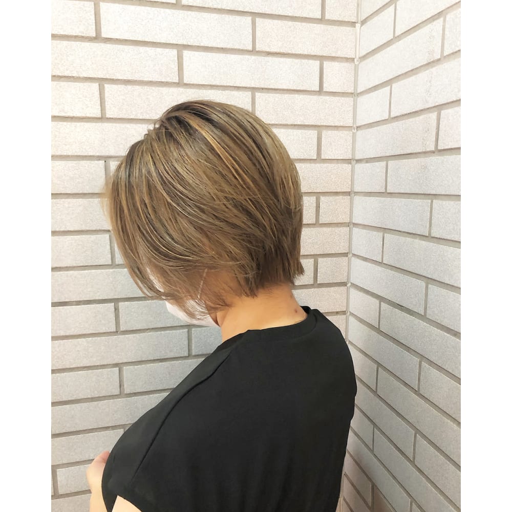 Xes Ta ゴールドベージュ ショートボブ Xes Ta シェスタ のヘアスタイル 美容院 美容室を予約するなら楽天ビューティ
