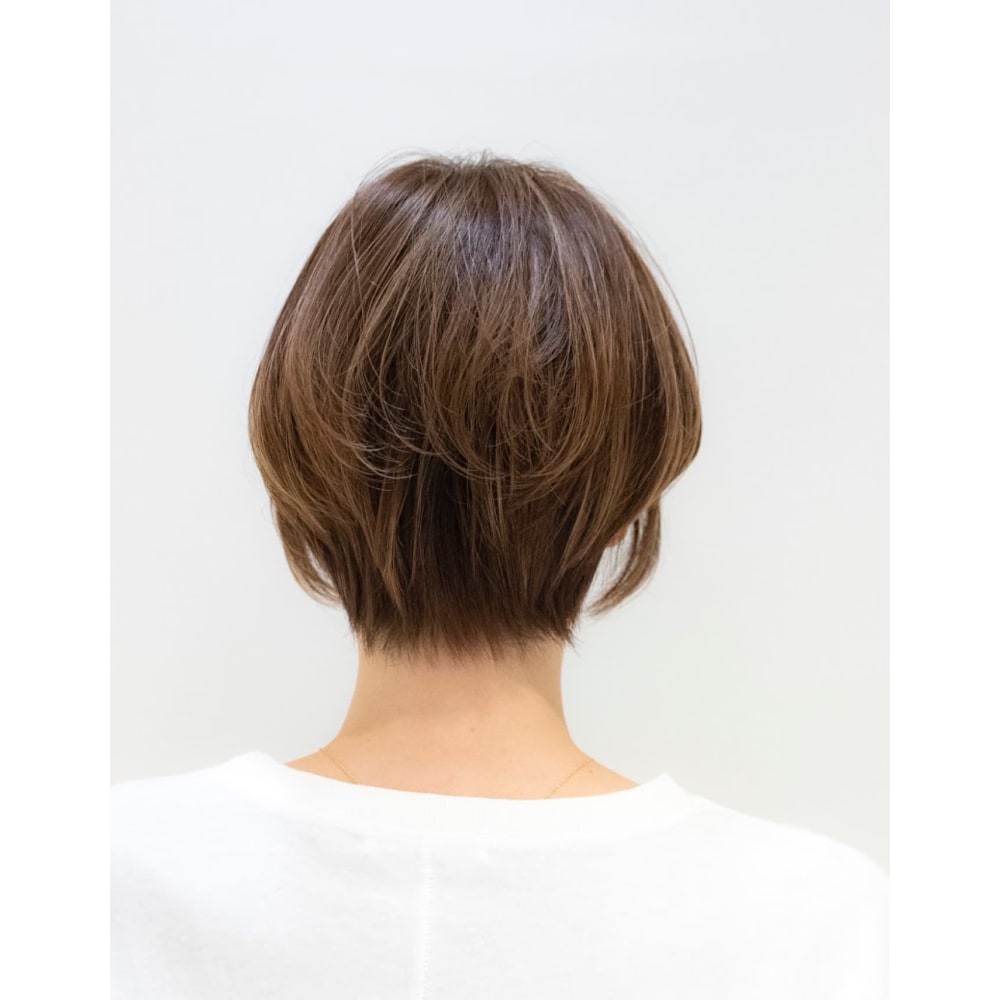 大人のシンプルでおしゃれなショートヘア Beautrium Peninsula ビュートリアム ペニンシュラ のヘアスタイル 美容院 美容室を予約するなら楽天ビューティ