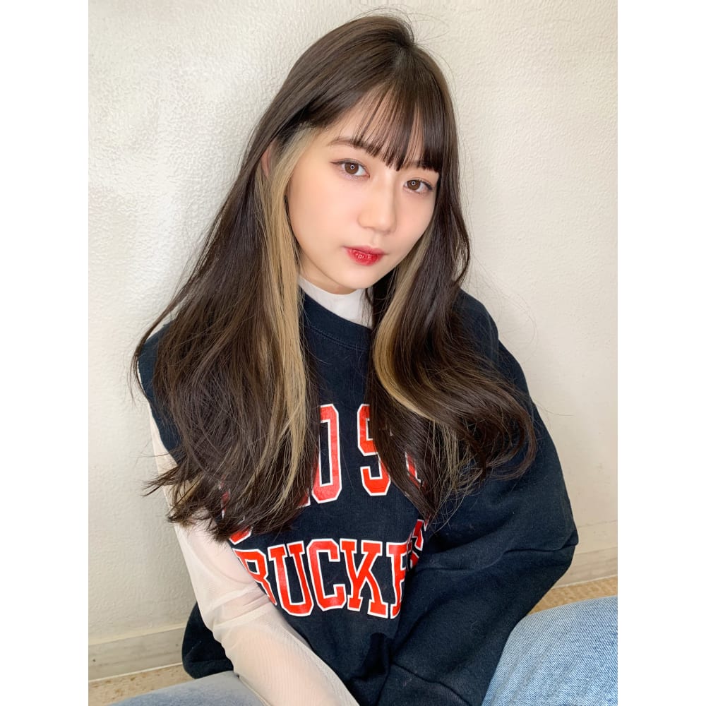 山田 韓国風チラ見えインナーカラーラフウェーブy0 Maria By Afloat マリアバイアフロート のヘアスタイル 美容院 美容室を予約するなら楽天ビューティ