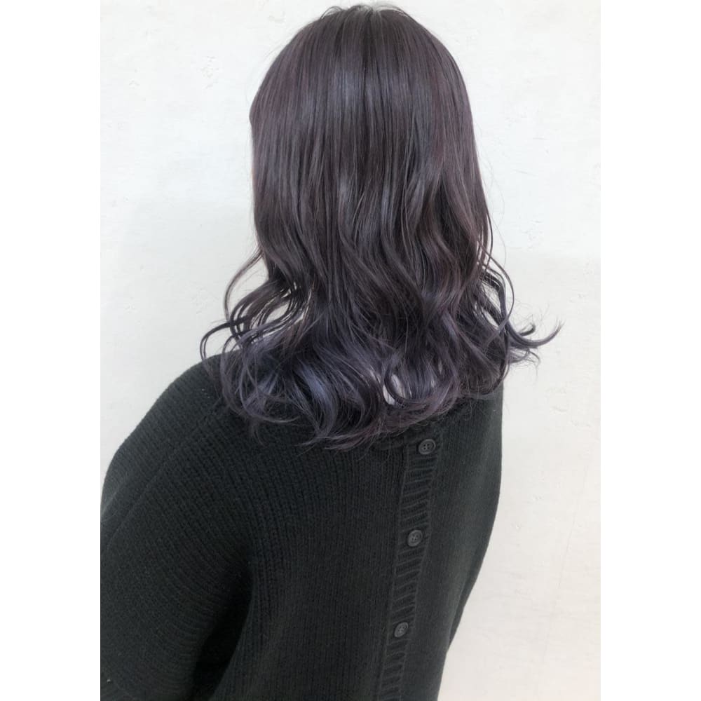 Lia 押切華澄 冬にオススメな暗めバイオレットカラー Lia By kenje リアバイケンジ のヘアスタイル 美容院 美容室を予約するなら楽天ビューティ Lia 押切華澄 冬にオススメな暗めバイオレットカラー Lia By kenje リアバイケンジ のヘアスタイル 美容院 美容室を予約するなら楽天ビューティ