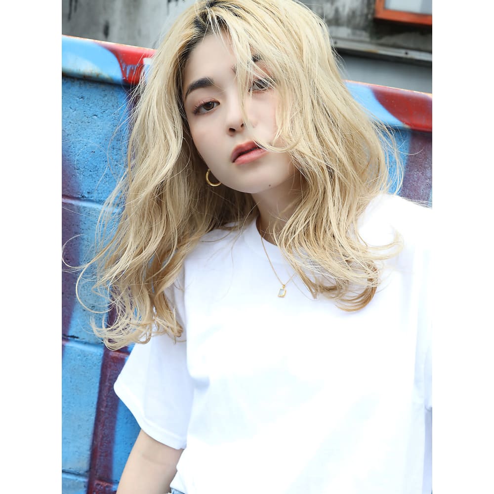 センターパート ハイトーンカラー Tetote 天王寺店 Aujua天王寺阿倍野エリア認定サロン テトテ テンノウジテン のヘアスタイル 美容院 美容室を予約するなら楽天ビューティ