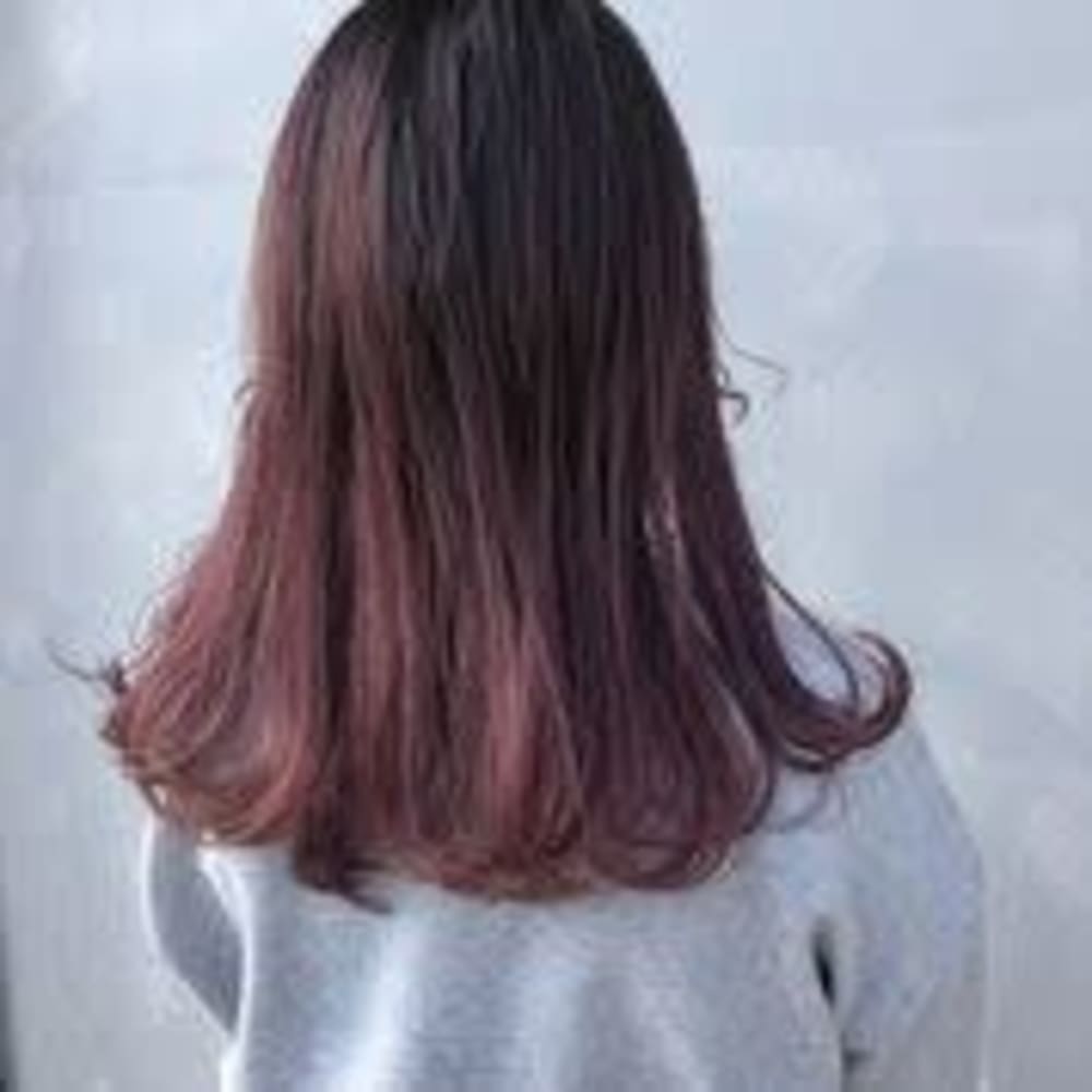 大人かわいい毛先ワンカール ピンクベージュ 艶カラー ロング Qualis 上福岡店 クオリスカミフクオカテン のヘアスタイル 美容院 美容室を予約するなら楽天ビューティ