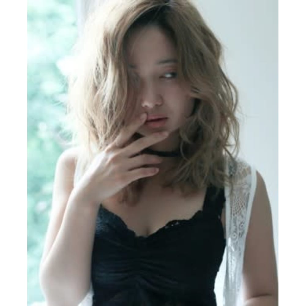 Air Kobe 外国人風ミディアムウェーブ Air Kobe エアーコウベ のヘアスタイル 美容院 美容室を予約するなら楽天ビューティ