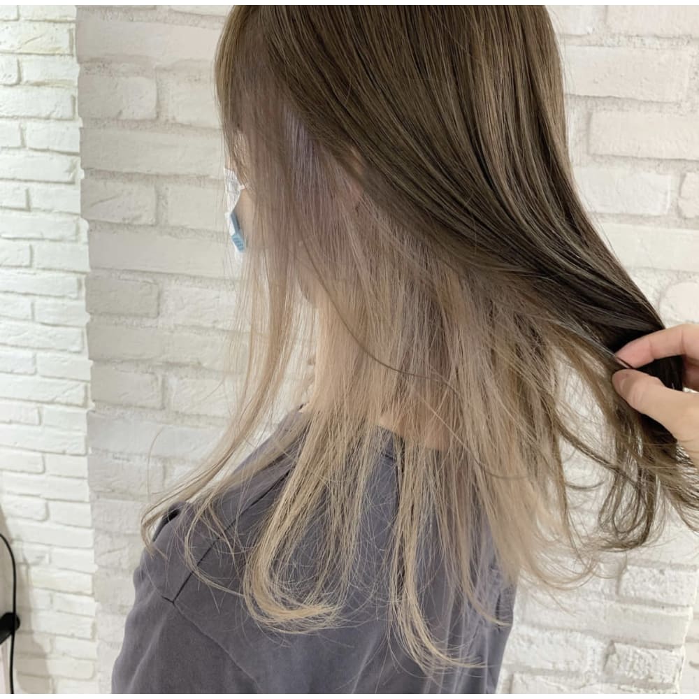 10 40代まで大人気 周りと差をつけるインナーカラー Reve By Lond レーヴバイロンド のヘアスタイル 美容院 美容室を予約するなら楽天ビューティ