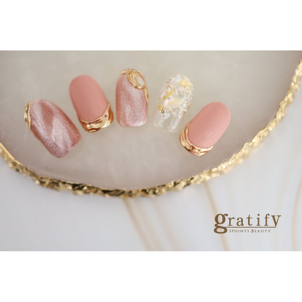 雑誌ネイルヴィーナス掲載 マグネット ミラーネイルは大人気 Gratify Nail グラティフィー ネイル のネイルデザイン ネイル まつげサロンを予約するなら楽天ビューティ