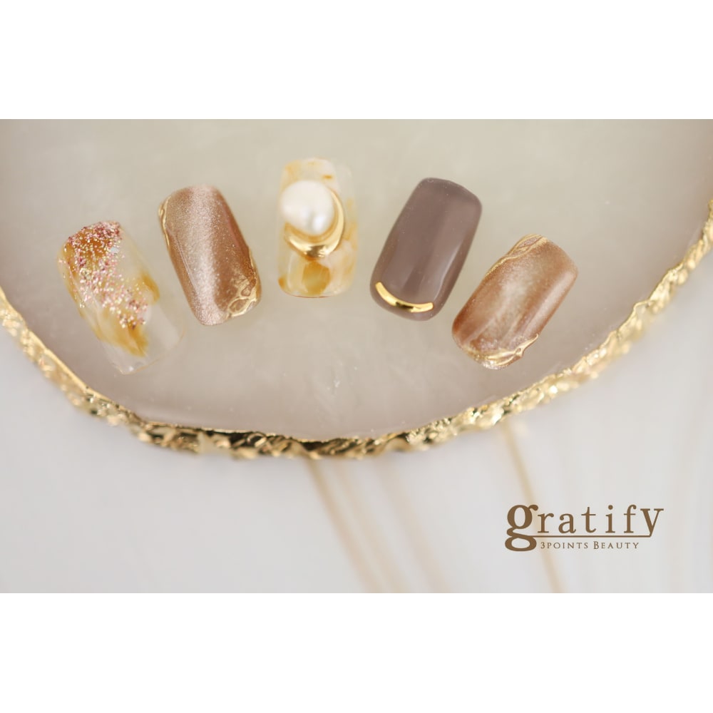 雑誌ネイルヴィーナス掲載 流行りのマグネットネイル Gratify Nail グラティフィー ネイル のネイルデザイン ネイル まつげサロンを予約するなら楽天ビューティ