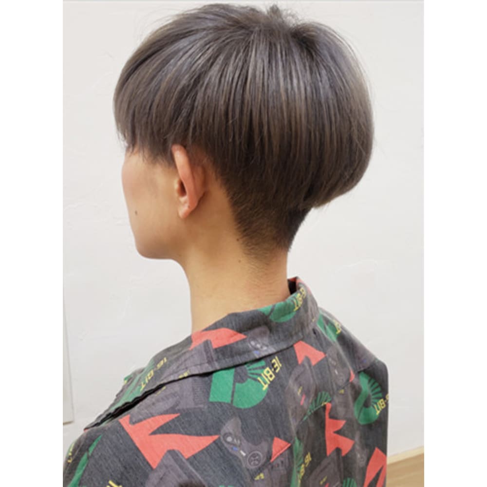 スタイリッシュな魅力を ショート シルバーアッシュ Ash 亀戸店 アッシュ のヘアスタイル 美容院 美容室を予約するなら楽天ビューティ