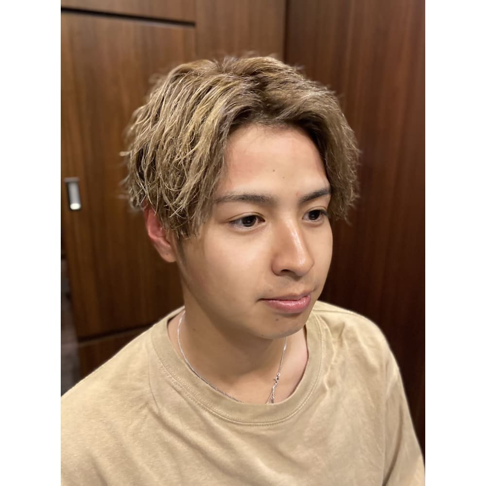センターパートマッシュ ツイストスパイラル Hiro Ginza Hair Salon 青山店 ヒロギンザヘアーサロンアオヤマテン のヘアスタイル 美容院 美容室を予約するなら楽天ビューティ