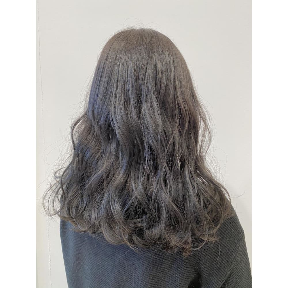 プラチナグレージュ Iza イザ のヘアスタイル 美容院 美容室を予約するなら楽天ビューティ