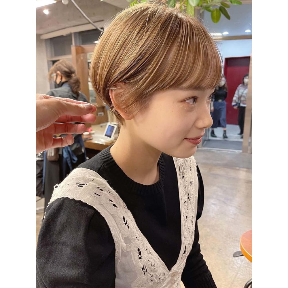 ショート ハイトーン Assort Tokyo アソートトウキョウ のヘアスタイル 美容院 美容室を予約するなら楽天ビューティ