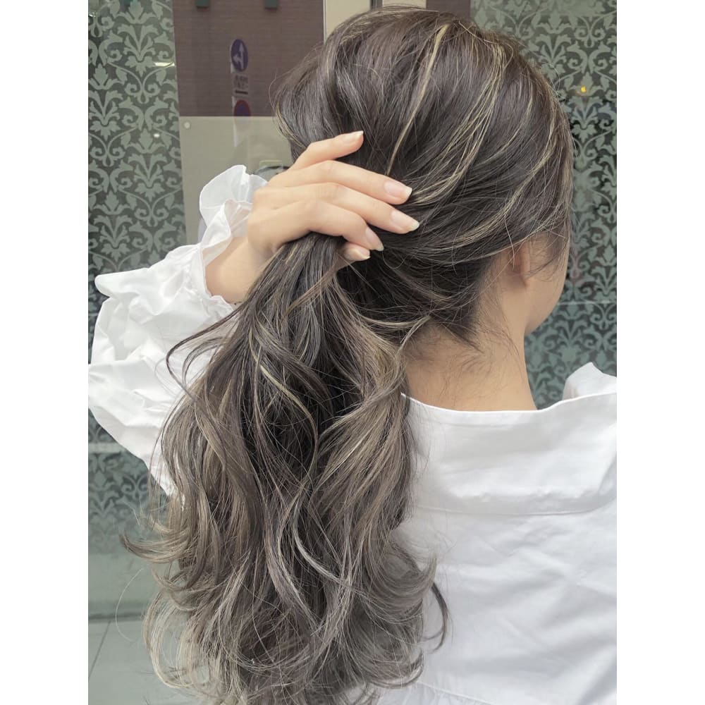 ホワイトアッシュグレー ブリーチオンカラー Aile 恵比寿店 エールエビステン のヘアスタイル 美容院 美容室を予約するなら楽天ビューティ ホワイトアッシュグレー ブリーチオンカラー Aile 恵比寿店 エールエビステン のヘアスタイル 美容院 美容室を予約するなら楽天ビューティ