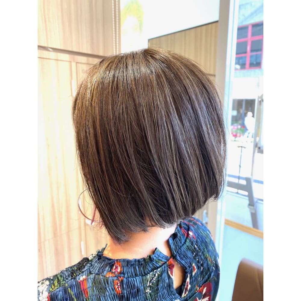 前下がりボブ ハイライトカラー Ash 成増店 アッシュナリマステン のヘアスタイル 美容院 美容室を予約するなら楽天ビューティ
