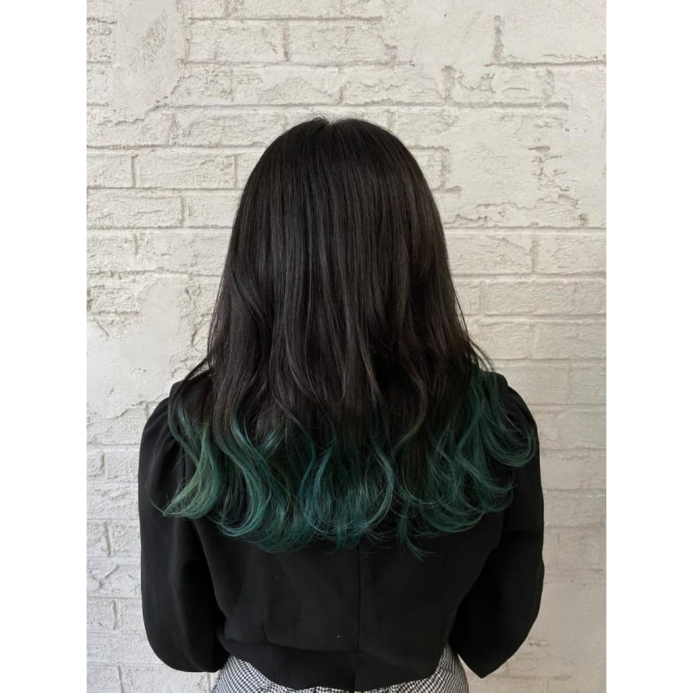 緑と黒グラデーションカラー7047 Prize 池袋西口店 プライズ のヘアスタイル 美容院 美容室を予約するなら楽天ビューティ