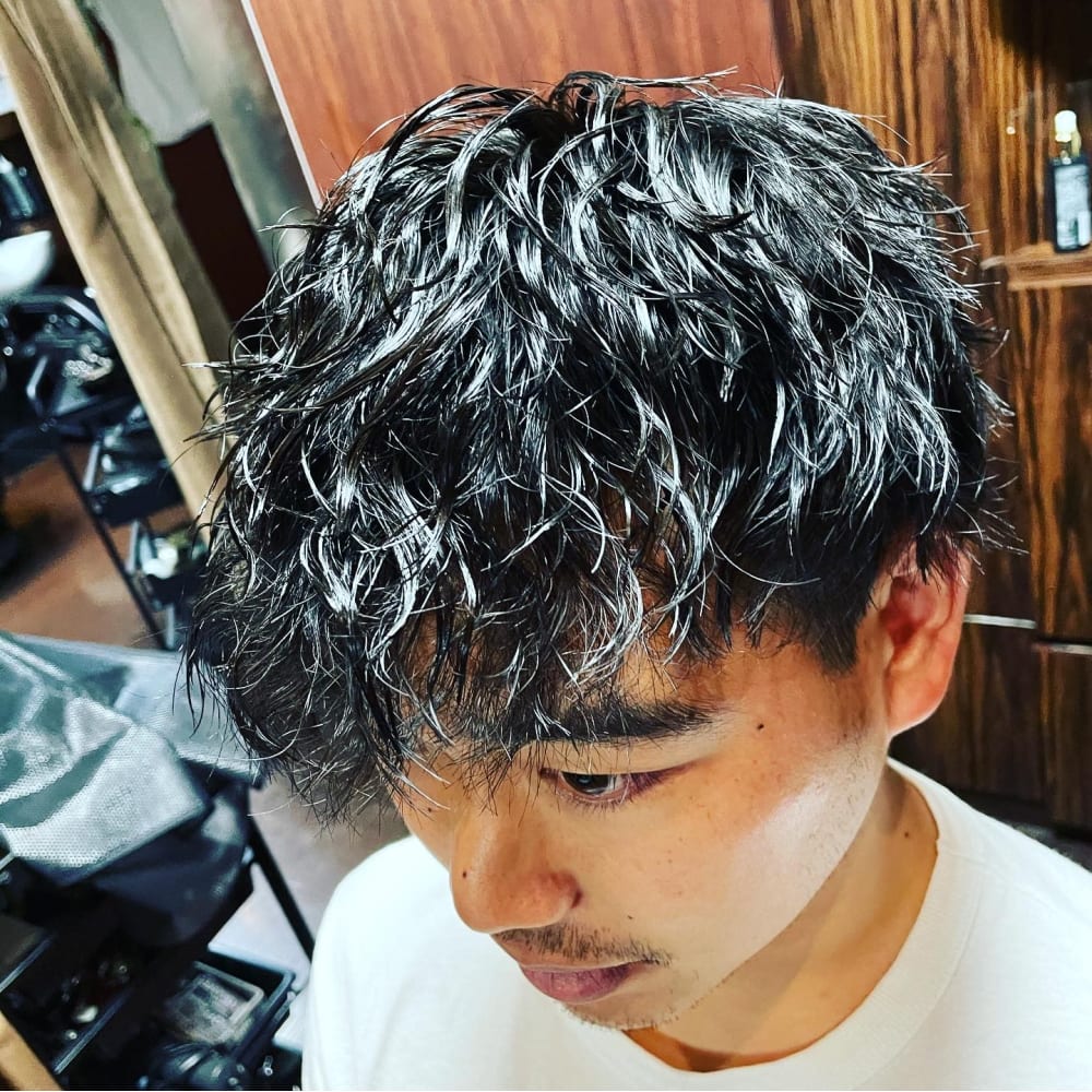 ツイストスパイラルパーマ 理容室 メンズ 新橋銀座口店 Hiro Ginza Hair Salon 新橋 銀座口店 ヒロギンザヘアーサロンシンバシギンザグチテン のヘアスタイル 美容院 美容室を予約するなら楽天ビューティ