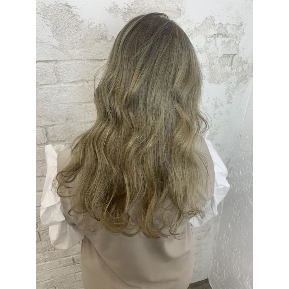 シルクグレージュ アッシュグレージュ くすみカラー Prize Iris 池袋東口店 プライズアイリス イケブクロヒガシグチテン のヘアスタイル 美容院 美容室を予約するなら楽天ビューティ