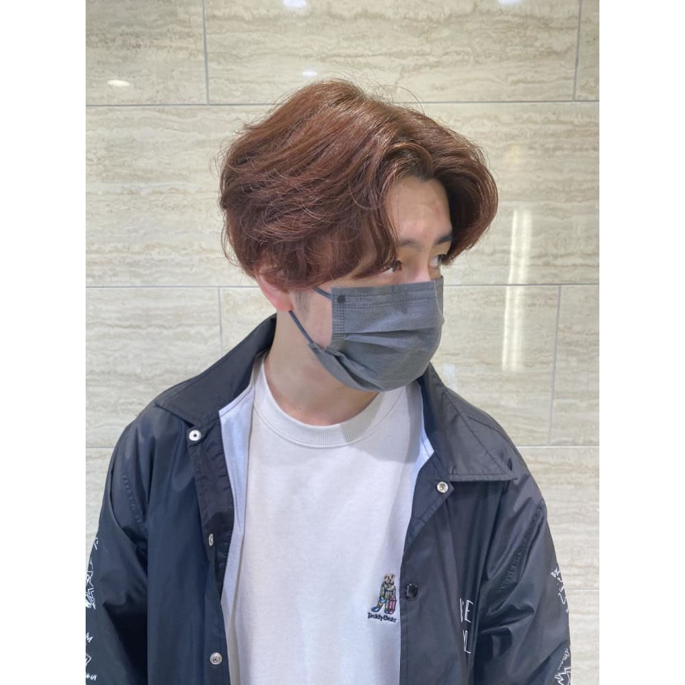 メンズパーマ オレンジベージュ センターパート 西原晃 Face 大船 フェイス オオフナ のヘアスタイル 美容院 美容室を予約するなら楽天ビューティ