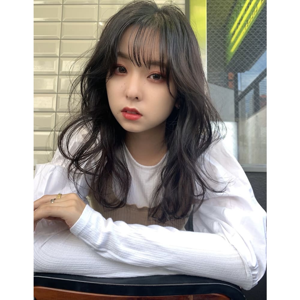 Lilley 高田彩乃 くびれヘア根元パーマ レイヤー Lilley リリー のヘアスタイル 美容院 美容室を予約するなら楽天ビューティ