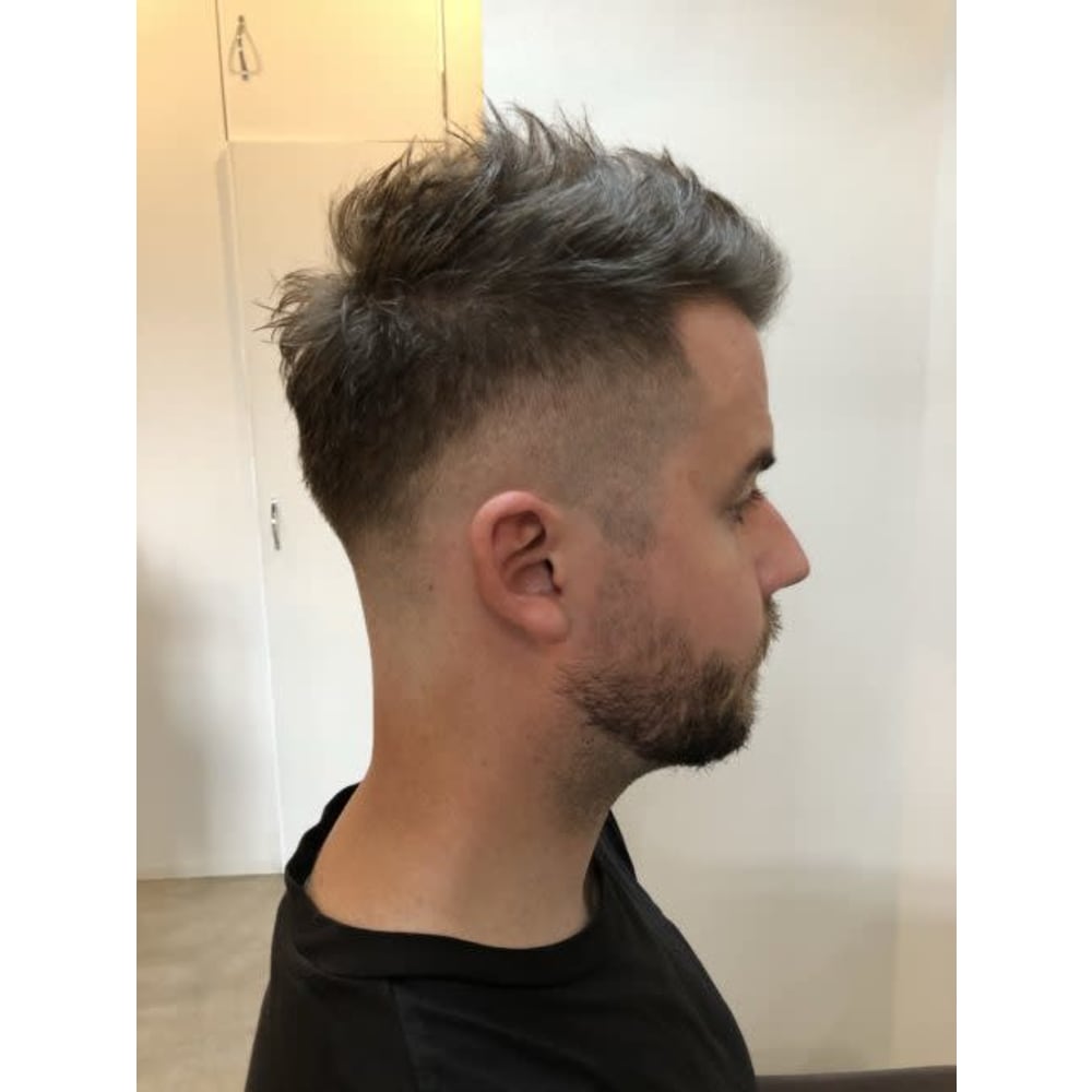 トップが２００２年ベッカム風の外国人スキンフェードカット Nikul ニクル のヘアスタイル 美容院 美容室を予約するなら楽天ビューティ