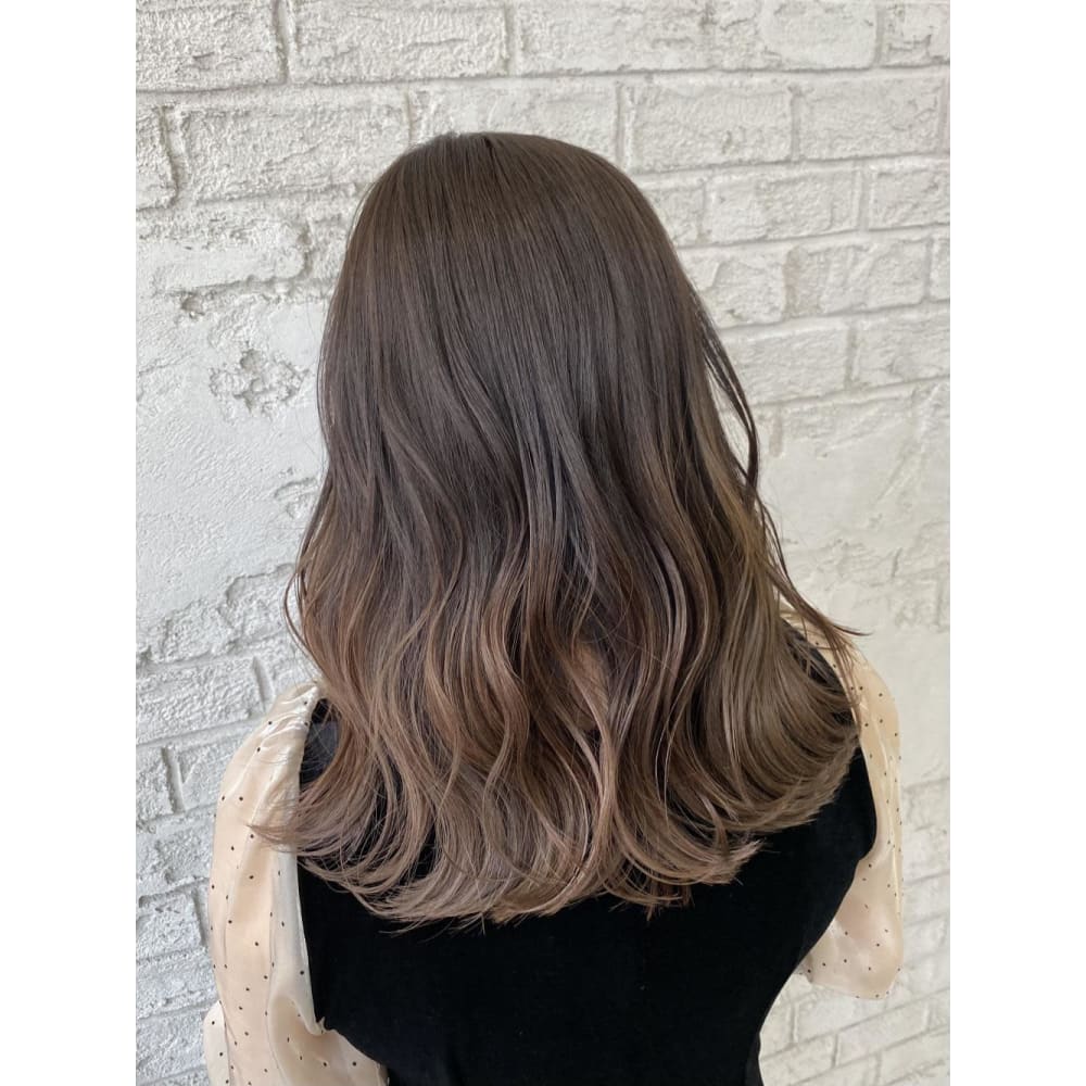 グラデーションカラーアッシュベージュミルクティー7065 Prize 池袋西口店 プライズ のヘアスタイル 美容院 美容室を予約するなら楽天ビューティ