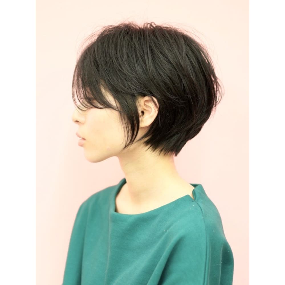 手入れ簡単 前髪長めの耳かけショート Beautrium 青山 ビュートリアム アオヤマ のヘアスタイル 美容院 美容室を予約するなら楽天ビューティ