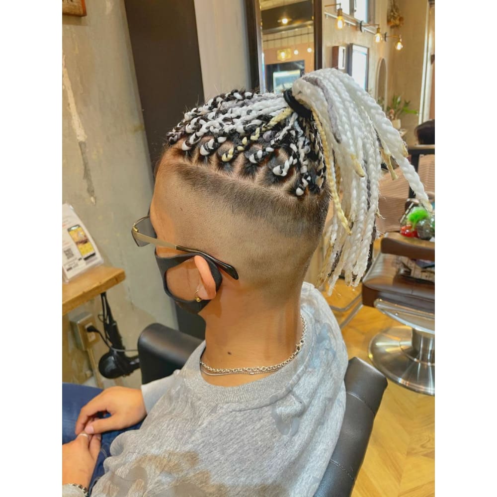 メンズブレイズ ホワイト ハイライト Luxis The Vintage ラグシス ザ ヴィンテージ のヘアスタイル 美容院 美容室を予約するなら楽天ビューティ