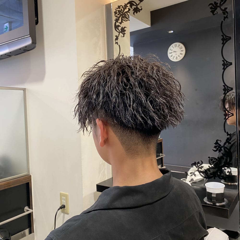 センターパート ツイストスパイラル L Dorado エルドラード エルドラード のヘアスタイル 美容院 美容室を予約するなら楽天ビューティ