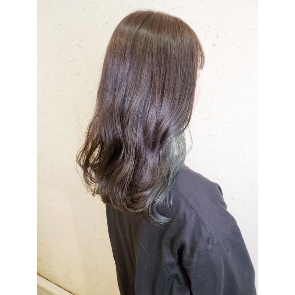 Flor 上大岡 インナーカラー ネイビーカラー Flor フロール のヘアスタイル 美容院 美容室を予約するなら楽天ビューティ