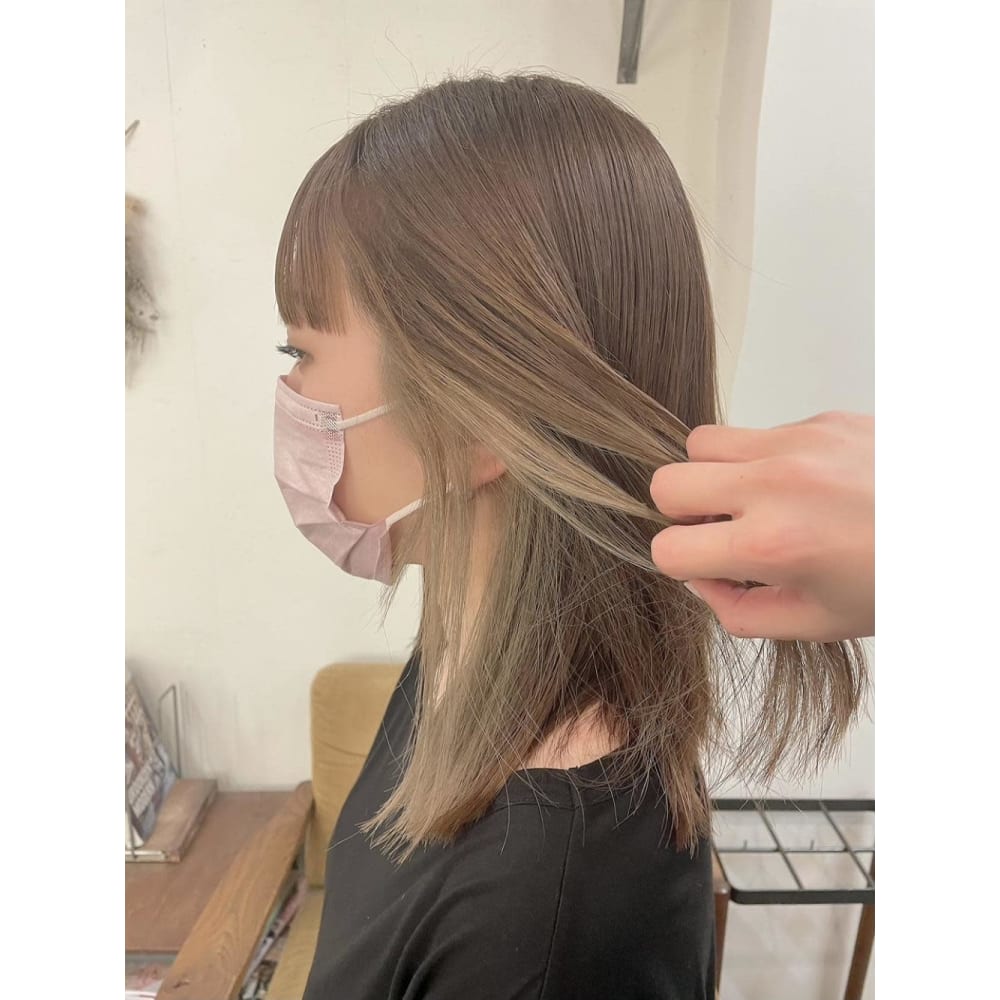イヤリングカラーでイメチェン ミルクティーアッシュ Bekku Hair Salon ベックヘアサロン のヘアスタイル 美容院 美容室を予約するなら楽天ビューティ