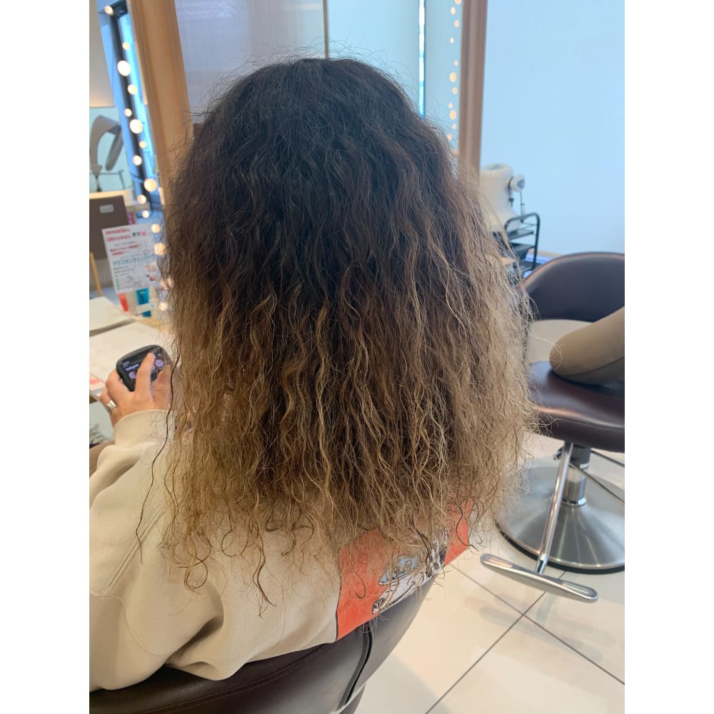ぐるぐるスパイラルパーマ Atoz大船 アズオオフナ のヘアスタイル 美容院 美容室を予約するなら楽天ビューティ ぐるぐるスパイラルパーマ Atoz大船 アズオオフナ のヘアスタイル 美容院 美容室を予約するなら楽天ビューティ