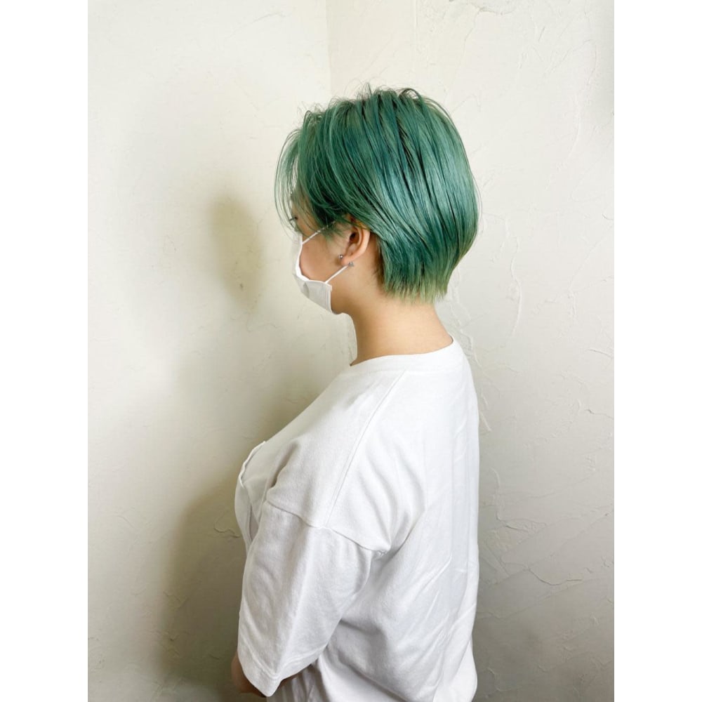 Reir下北沢 コアショート ターコイズグリーン Reir レイール レイール のヘアスタイル 美容院 美容室を予約するなら楽天ビューティ