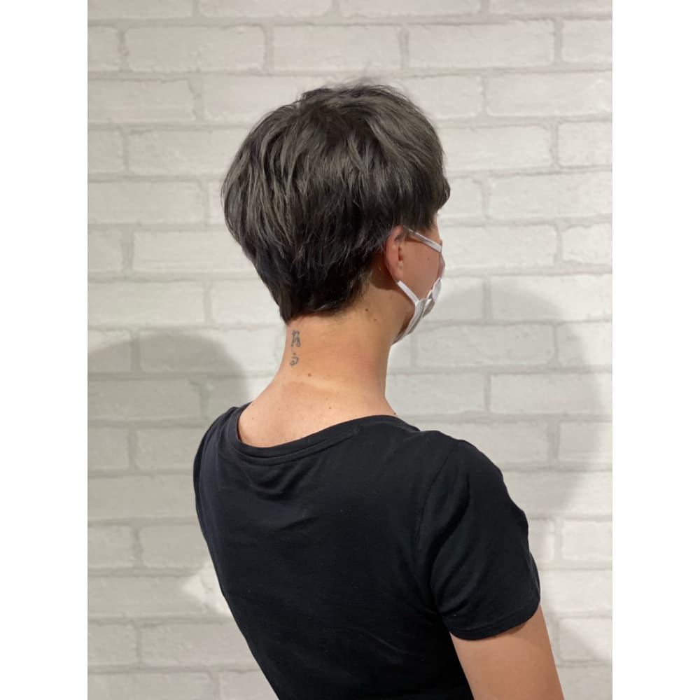 ハンサムショート シルバーアッシュ インスタ人気 Vis Ill 秋葉原店 ビス イル アキハバラテン のヘアスタイル 美容院 美容室を予約するなら楽天ビューティ