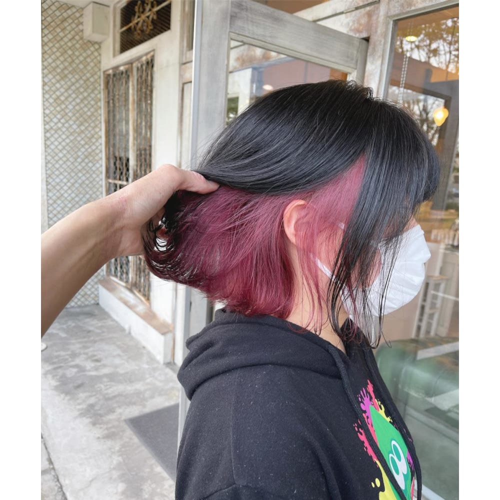 インナーカラー チェリーピンク Alexandre Of Colors Morinosato アレクサンドルオブカラーズモリノサト のヘアスタイル 美容院 美容室を予約するなら楽天ビューティ