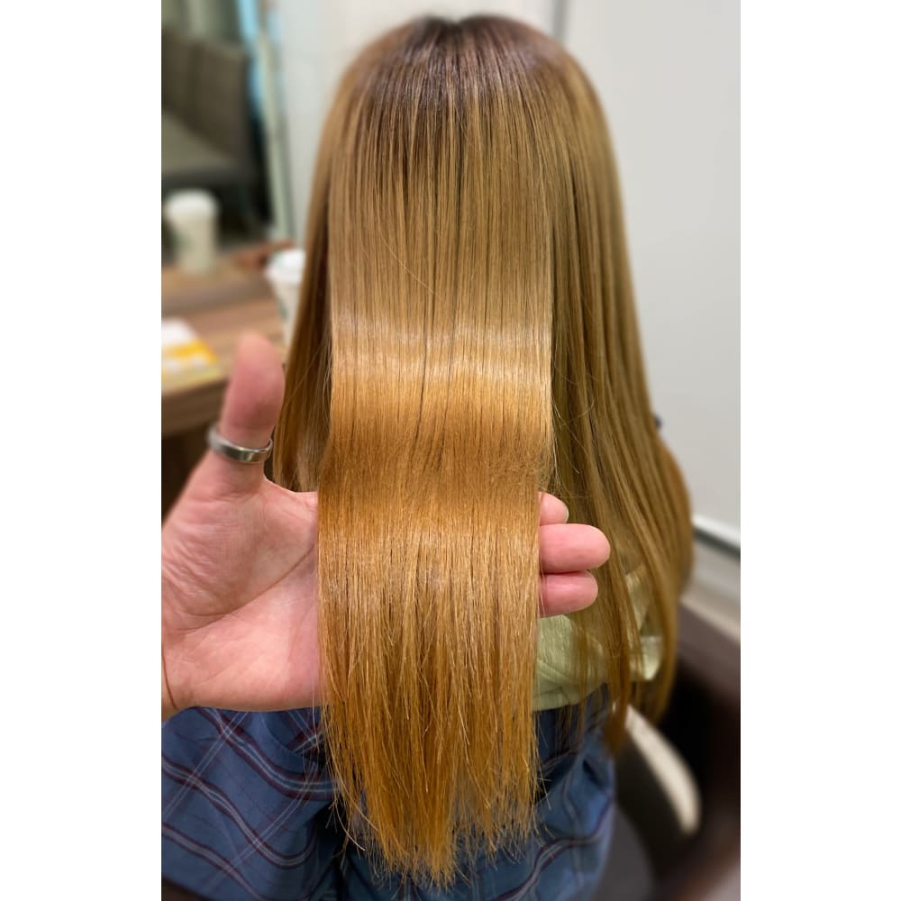 金髪でも艶々ストレートヘアに Ash 豊田店 アッシュ のヘアスタイル 美容院 美容室を予約するなら楽天ビューティ