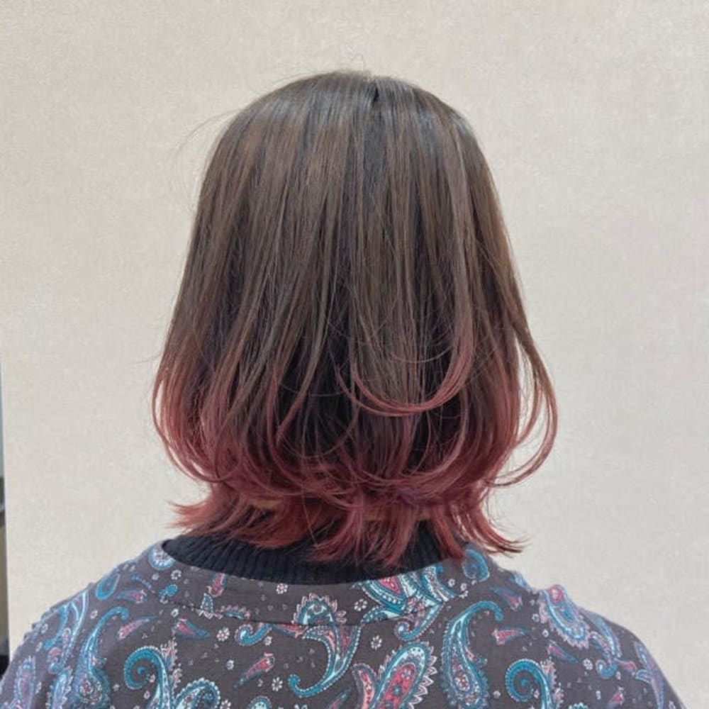レイヤーボブ グラデーションピンク U I By First ウイ バイ ファースト のヘアスタイル 美容院 美容室を予約するなら楽天ビューティ