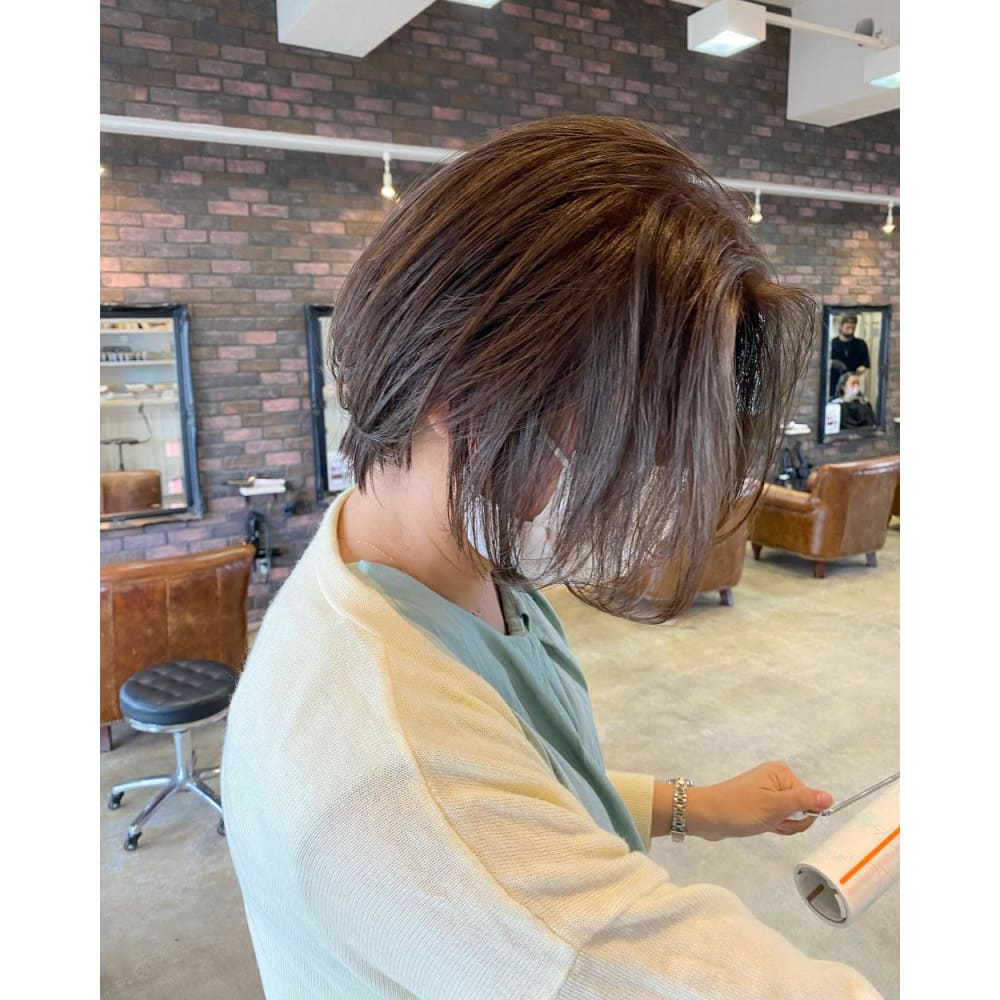 Chester くすみカラー オリーブグレージュ ショート Chester チェスター のヘアスタイル 美容院 美容室を予約するなら楽天ビューティ Chester くすみカラー オリーブグレージュ ショート Chester チェスター のヘアスタイル 美容院 美容室を予約するなら楽天ビューティ