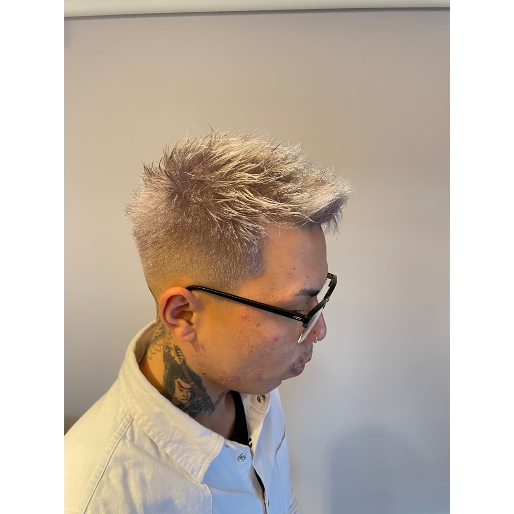 シルバーカラー 短髪 須磨 板宿 メンズ専門美容院 インフィニィト インフィニィト のヘアスタイル 美容院 美容室を予約するなら楽天ビューティ